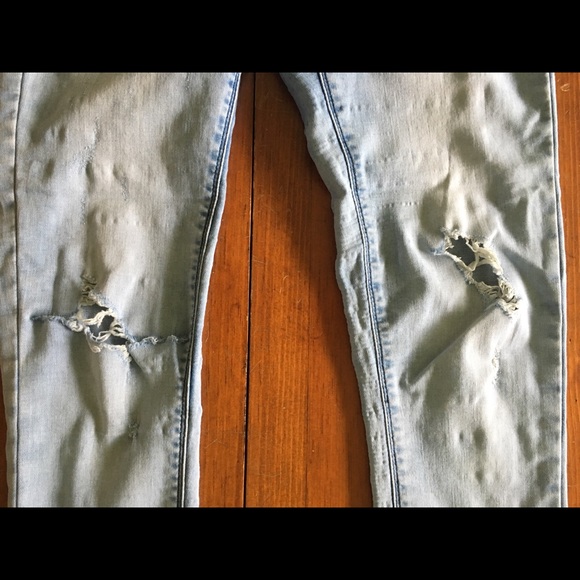 Bluenotes Light-wash Capris, Size 27 - Picture 3 of 5